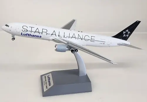 مجسم طائرة لوفتهانزا B767-300 مقاس 1:200 صبغة 