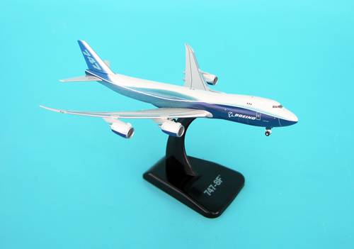 مجسم بوينغ B747-8F مقاس 1:500 حديد + قاعدة