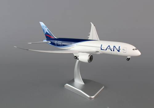 مجسم طيران LAN ط B787-8 مقاس 1:200 بلاستيك صلب