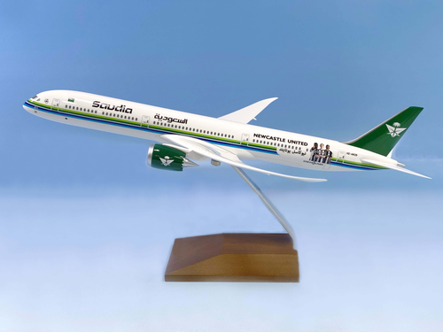 مجسم طائرة الخطوط السعودية B787-10 صبغة 