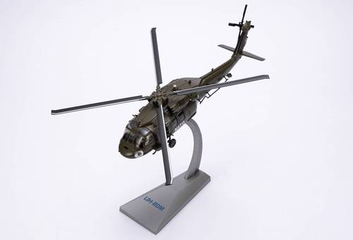 مجسم مروحية UH-60 بلاك هوك الأمريكية (ناتو) مقاس 1:72 حديد طول 28 سم مع القاعدة والعجلات