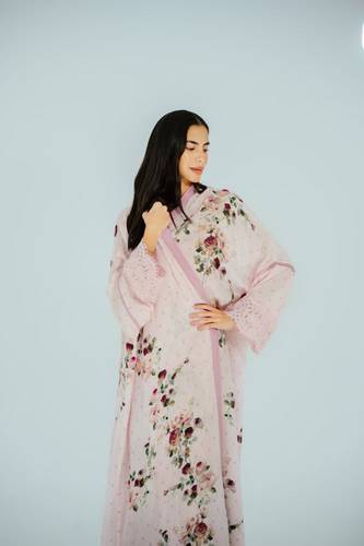 عباية كريب بدانتيل عالأكمام (فري سايز)