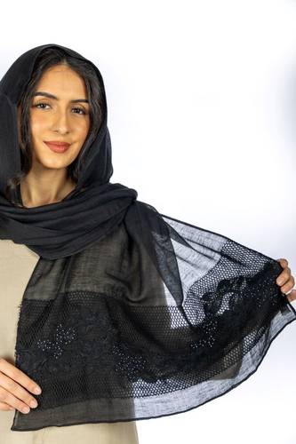 طرحة بتطريز يدوي لون أسود
