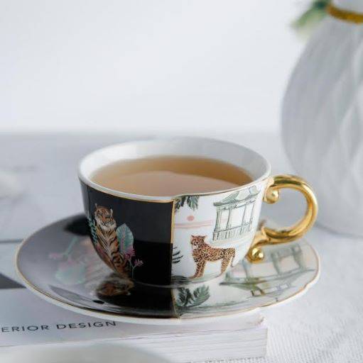 فنجان  شاي كلاسيك رسم  نمر مذهب  مع طبق 
