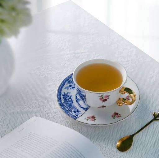 فنجان  شاي كلاسيك مذهب  مع طبق الورد  الجوري