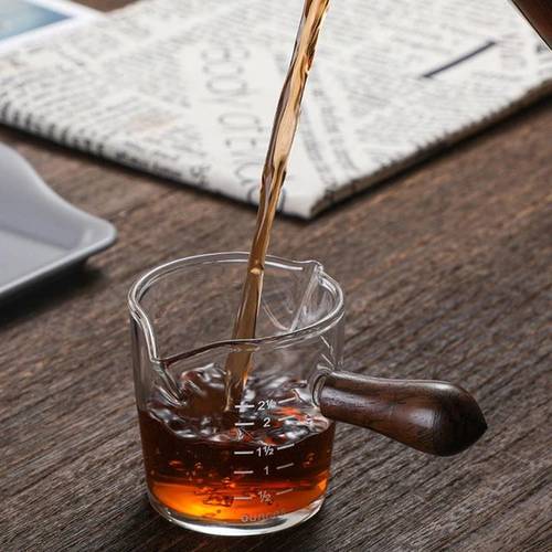 MESURING CUP WITH WOOD HANDEL 110ML