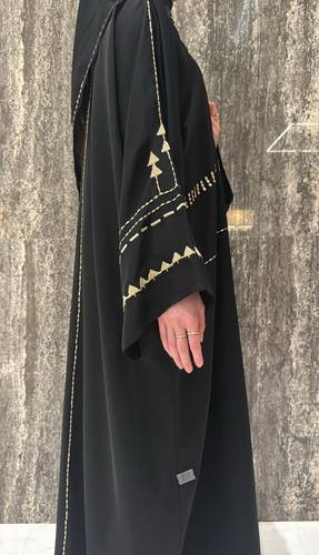 Embroidery Flow in Gold