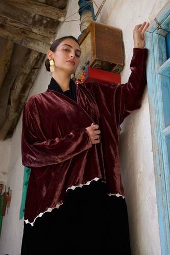 Geometric Embroidery in Pink/Black Velvet