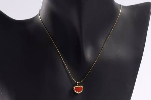 عقد Heart الأحمر الناعم