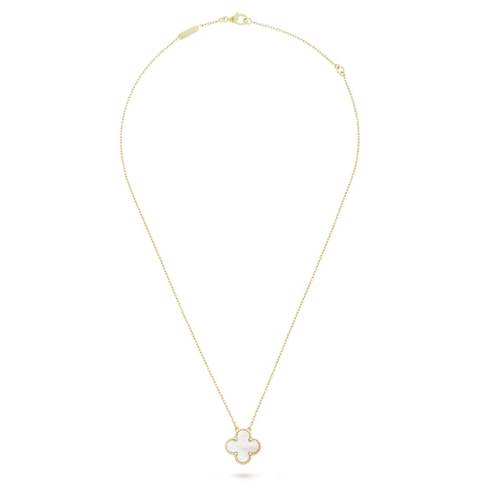 عقد Clover الناعم