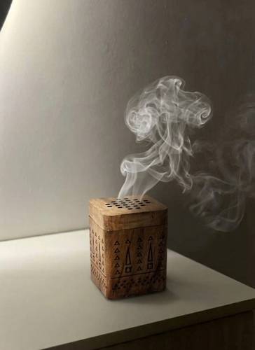 مبخرة الطراز السلماني الخشبية