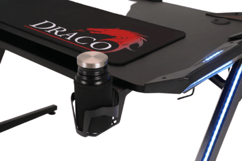 طاولة قيمنق دراكو بلس بإضاءة RGB مع ريموت تحكم وحامل أكواب وعلاقة سماعة وفتحات للكيابل.