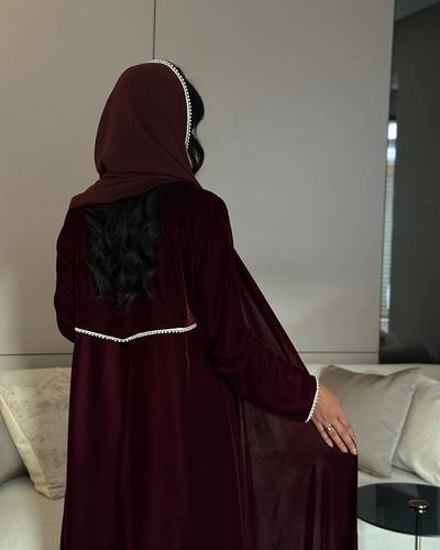 عباية مخمل عنابي بكلفة لول 1382