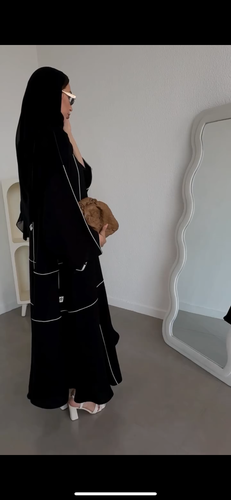 عباية لينا