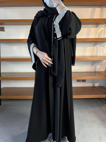 عبايا كريب اندنوسي أكمام شك ابيض
