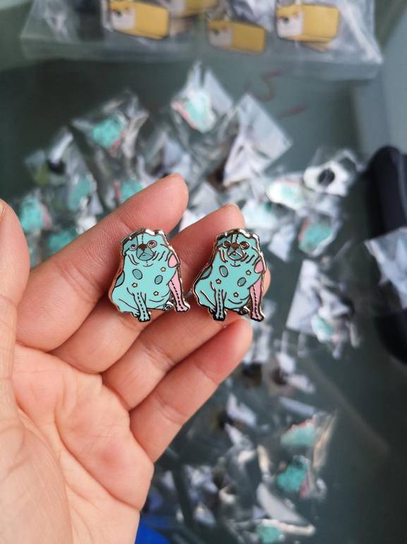 دبوس هاوند دوق | Hound Dog Pins