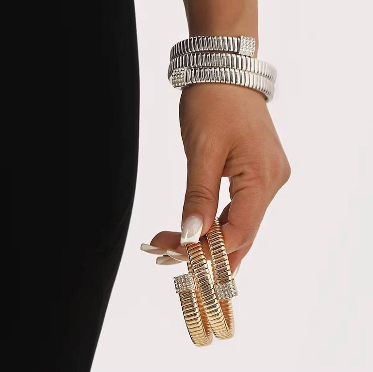 Twisted bangle✨