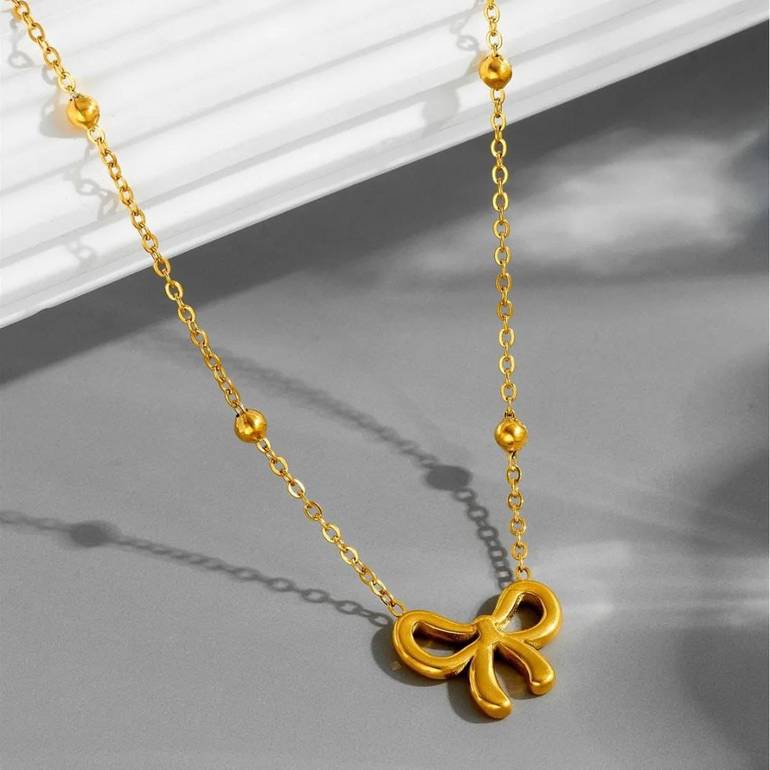 BOW necklace ✨