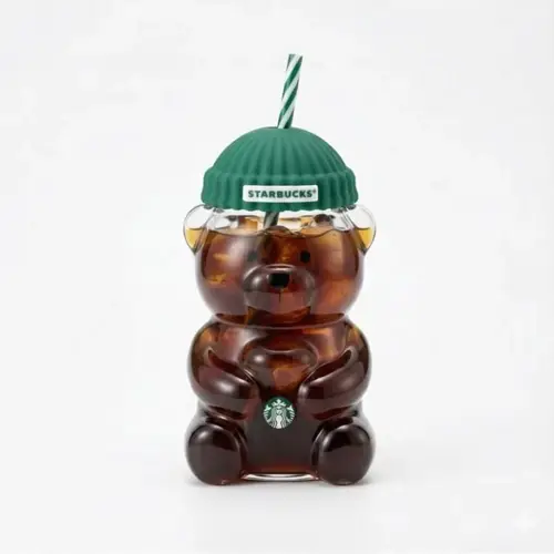 كوب قهوة زجاجي بتصميم دب تيدي – مع ماصة وغطاء (Teddy Bear Cup 2025)