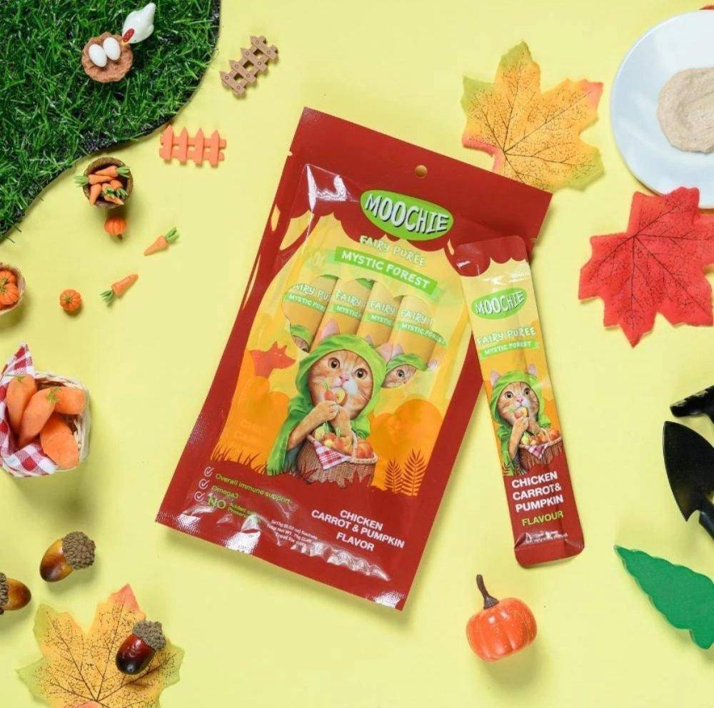 موتشي مكافآت قطط كريمة الدجاج والجزر واليقطين Moochie Fairy Purée - Mystic Forest Chicken Carrot & Pumpkin Flavor