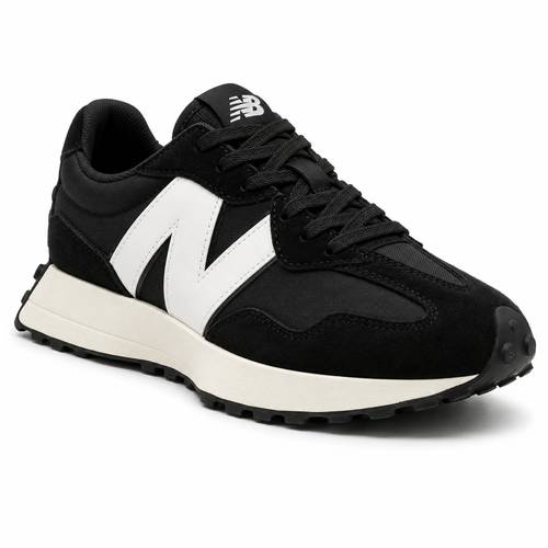 حذاء رياضي نسائي New Balance باللون الأسود مع الأبيض