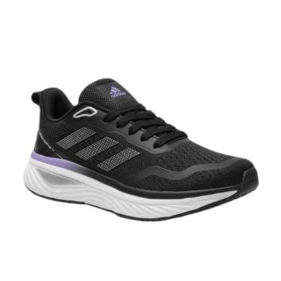 حذاء رياضي نسائي من Adidas باللون الأسود