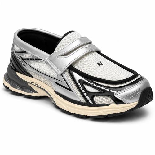 حذاء رجالي رياضي سليب أون من New Balance باللون الأبيض مع الفضي
