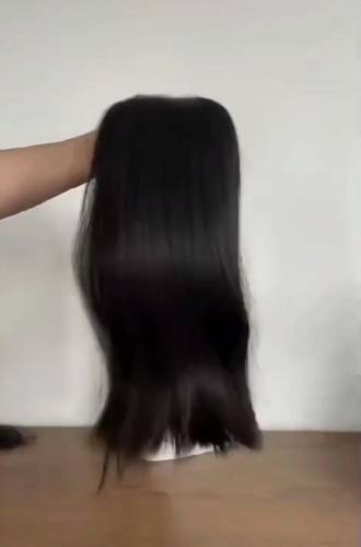 باروكة شعرطبيعي طول 18انش  كثافه 180 استريت  لون اسود  فروه دانتيل سويسري طبي  جذور اماميه