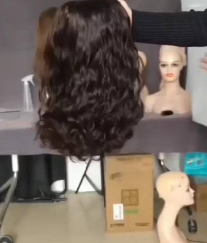 باروكة شعر طبيعي طول ١٢ انش كيرلى كثافه طبيعيه مقاس وسط جذور أماميه لون اسود طبيعي