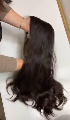 باروكة شعر طبيعي 22 اسود ويفي جذور اماميه مقاس مديم كثافة ١٨٠٪؜ 
