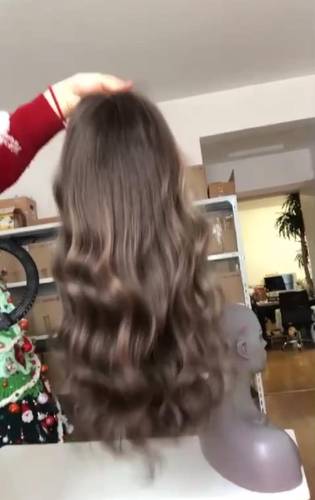 باروكه شعر طبيعي طول ٢٠ انش لون فيه خصل هايلايت
