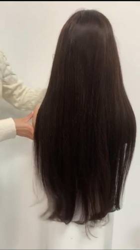 باروكة شعر طبيعيى طول 26 انش  لون اسود طبيعي  استريت  كثافه متوسطه  جذور اماميه تنفرق معك من الأذن للاذن  و تسوي فيها اي تسريحه تبيها من الامام