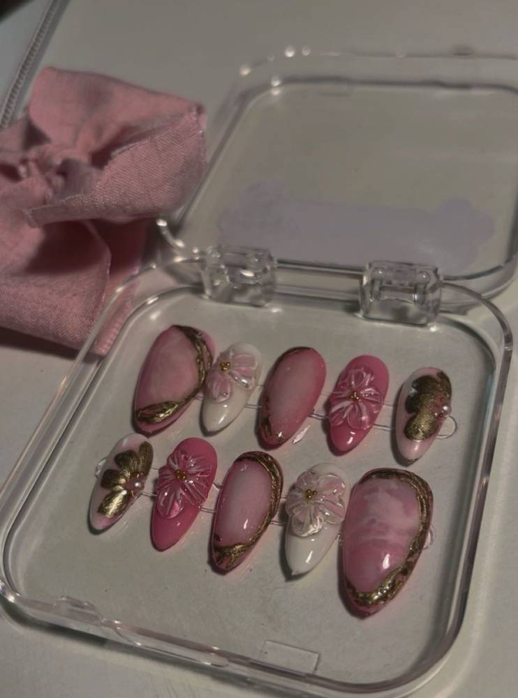Golden pink nails🌸