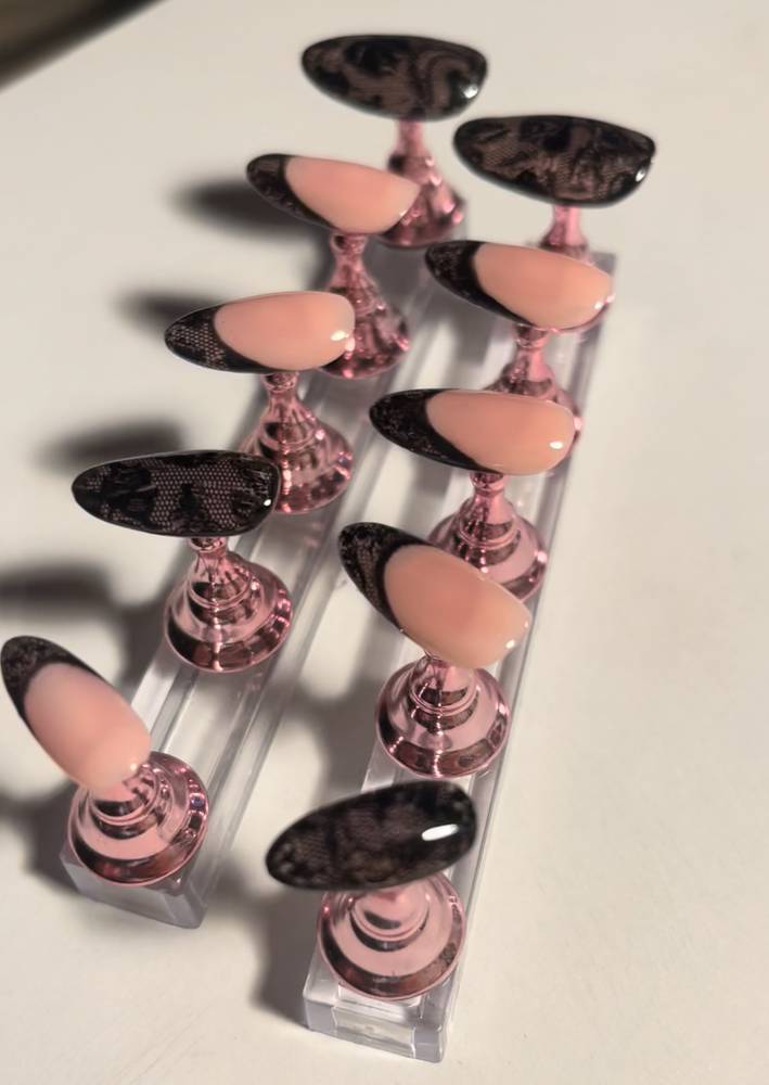 Lace nails🖤