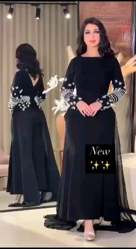 فستان اسود ليكرا مع تطريز يدوي 