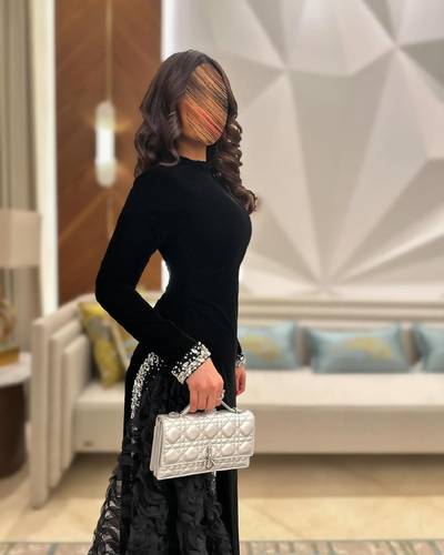 فستان اسود باربي مع ورود وتطريز يدوي 