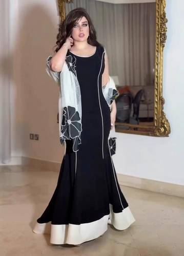 فستان كريب اسود مع ورود 
