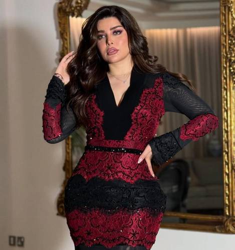 فستان اسود باربي مزين بالدانتيل وتطريز يدوي 