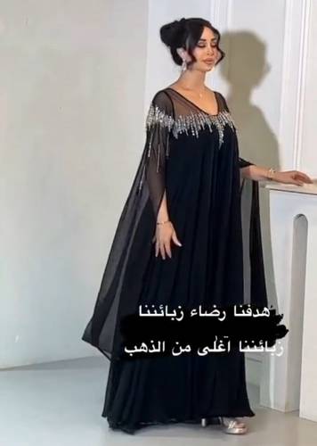 فستان اسود جورجيت مع تطريز يدوي 