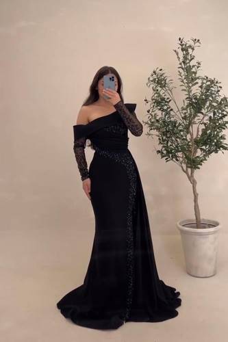 فستان اسود ليكرا مع تطريز 