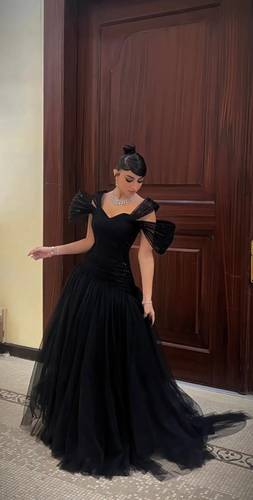 فستان اسود تل سهره كلوش 