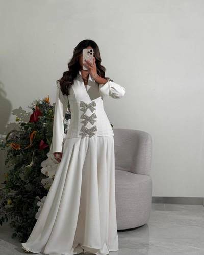 فستان سكري ابيض مع جورجيت وتطريز 