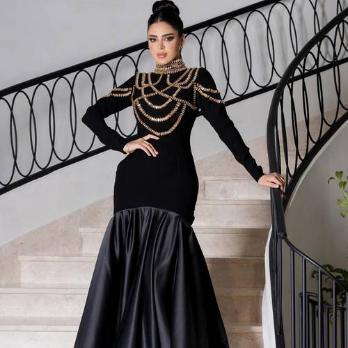 فستان اسود ليكرا مع تفته وتطريز يدوي 