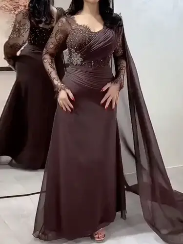 فستان موكا جورجيت مع دانتيل فرنسي وتطريز يدوي 
