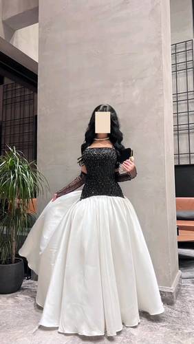 فستان تفته سهره ابيض مع اسود تطريز 