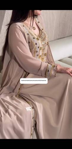 جلابيه بطانه باربي بشت جورجيت مع تطريز يدوي راقي