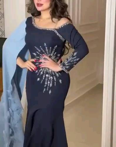 فستان كريب تطريز أنيق 
