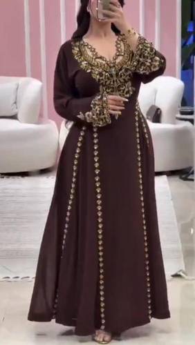 فستان موكا جورجيت مع تطريز يدوي 