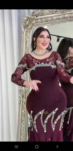 فستان باربي مع دانتيل مع تطريز يدوي مع ورود