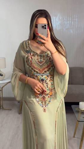 فستان تيفاني جورجيت مع تطريز يدوي راقي 
